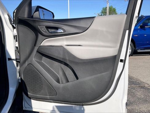 Used 2018 Chevrolet Equinox LT FWD image 26