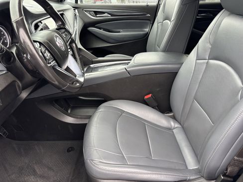 Used 2023 Buick Enclave Essence image 17