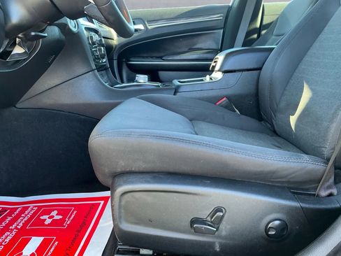 Used 2022 Chrysler 300 Touring w/ Sport Appearance Package image 12