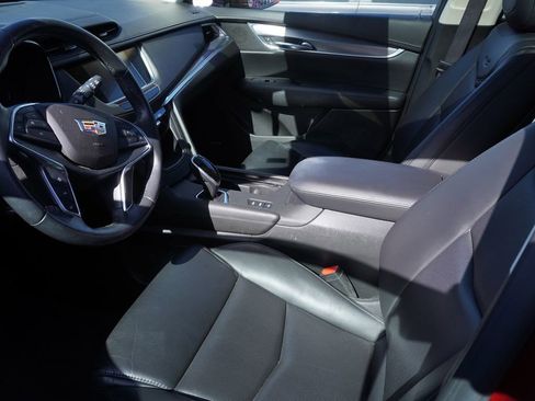 Used 2018 Cadillac XT5 Premium Luxury w/ Driver Assist Package AWD/4WD image 9