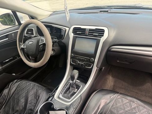 Used 2016 Ford Fusion SE FWD image 14