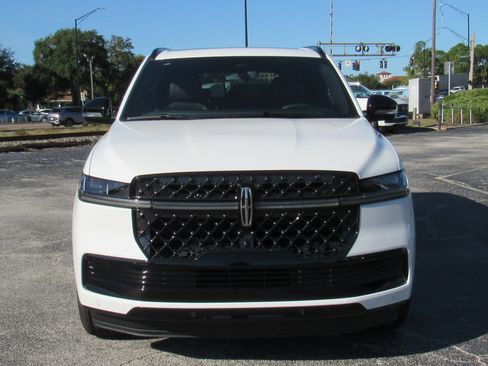 New 2025 Lincoln Navigator Reserve w/ Jet Appearance Package image 8