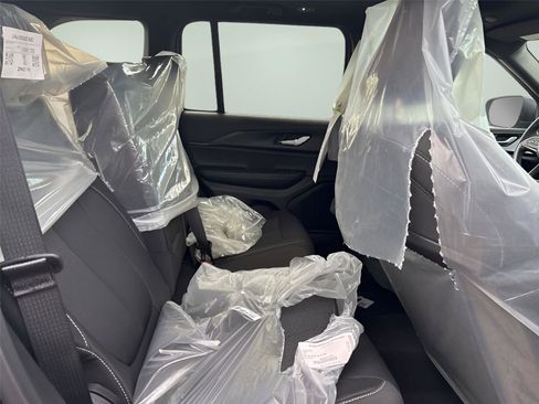 New 2025 Jeep Grand Cherokee Laredo X image 38