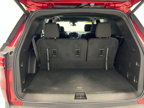 Used 2023 Chevrolet Traverse LT image 30
