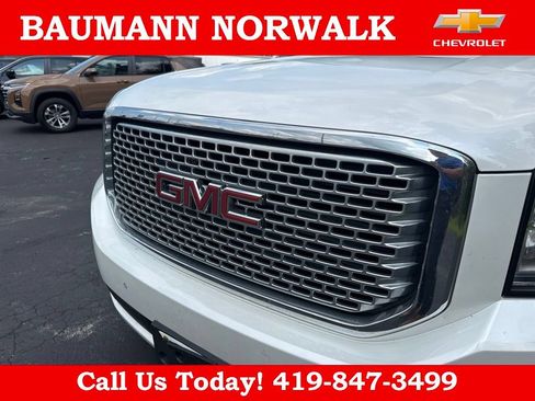 Used 2017 GMC Yukon XL Denali w/ Open Road Package AWD/4WD image 17