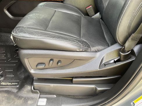 Used 2018 Chevrolet Suburban Premier RWD image 9