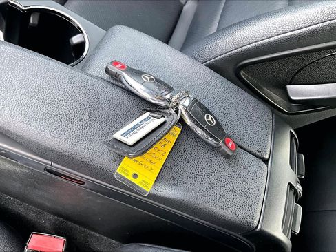 Used 2008 Mercedes-Benz C 300 Sport image 14