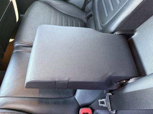 Used 2024 Mercedes-Benz GLC 300 4MATIC image 17