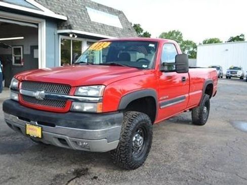 Used 2004 Chevrolet Silverado 2500 LS w/ Skid Plate Package AWD/4WD image 2