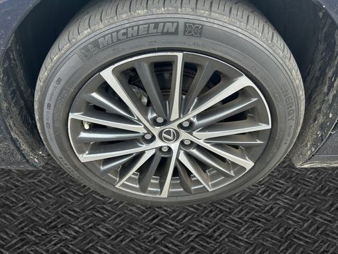 Used 2024 Lexus ES 350 w/ Premium Package FWD image 11