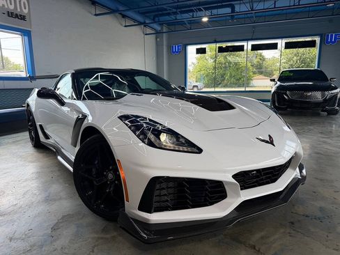 Used 2019 Chevrolet Corvette ZR1 RWD image 4