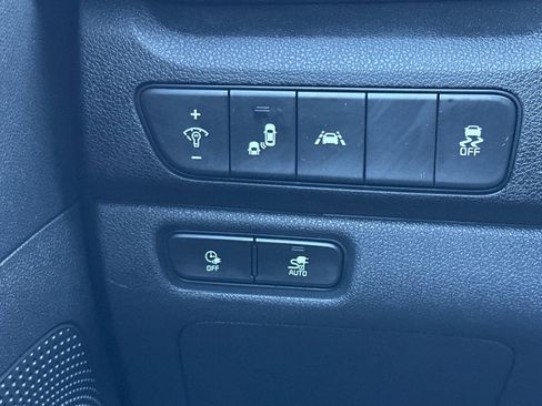 Used 2022 Kia Niro EX image 32