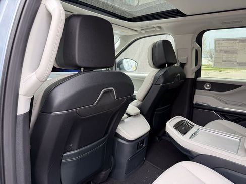 New 2026 Lincoln Navigator Reserve AWD/4WD image 17