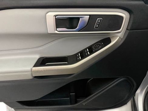 Used 2022 Ford Explorer XLT w/ Equipment Group 202A AWD/4WD image 11