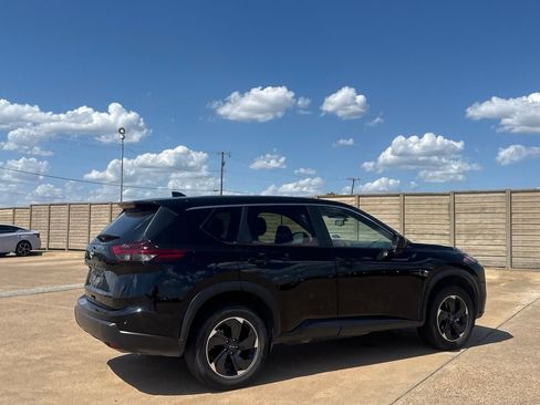 Certified 2025 Nissan Rogue SV FWD image 21