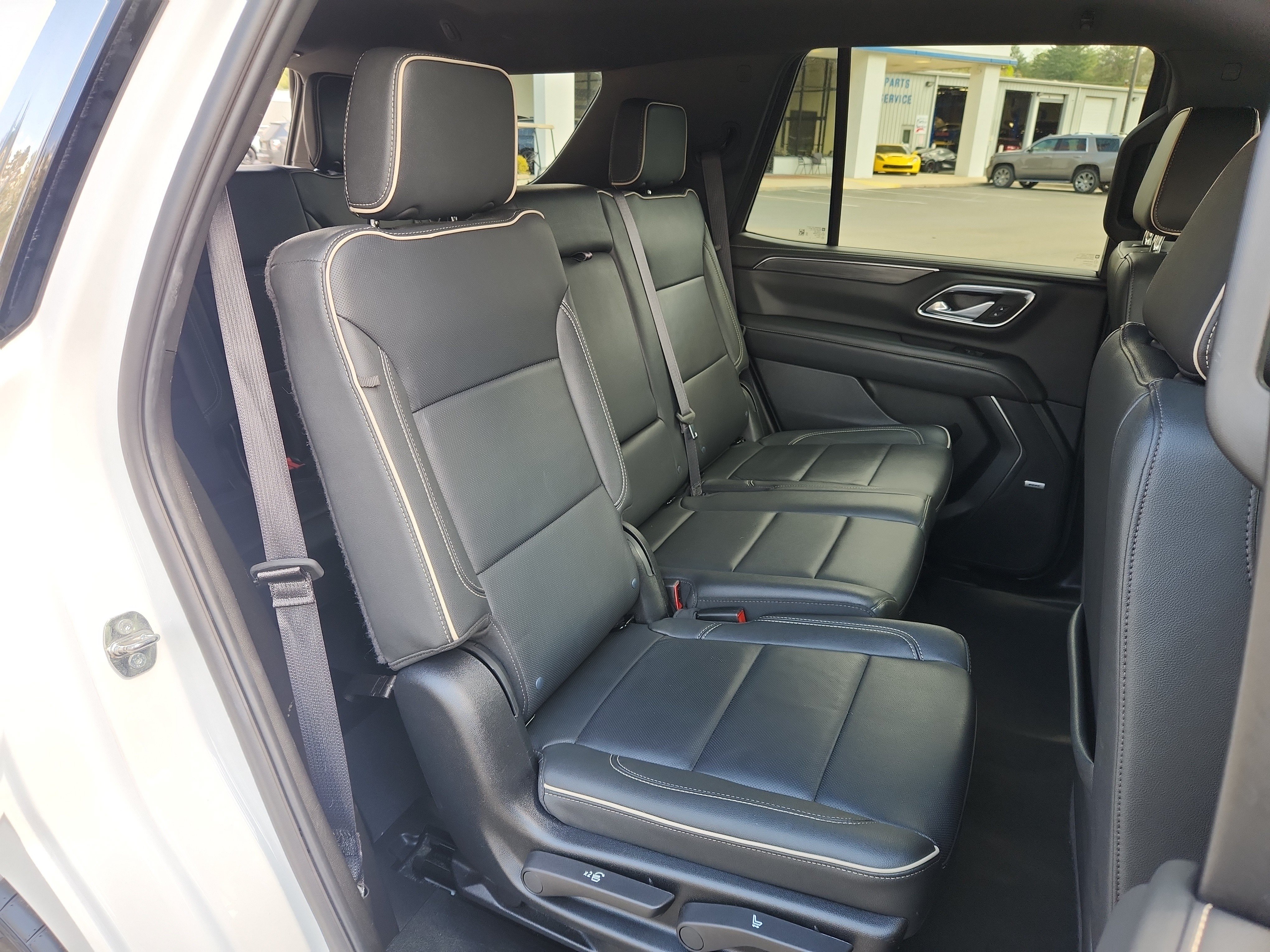 Used 2024 GMC Yukon SLT AWD/4WD image 34