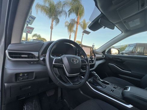 Used 2023 Toyota Highlander LE image 10