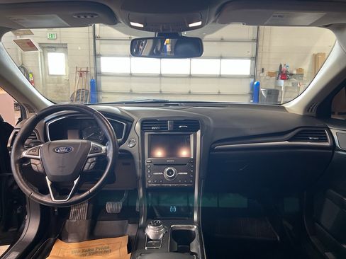 Used 2019 Ford Fusion Titanium image 19