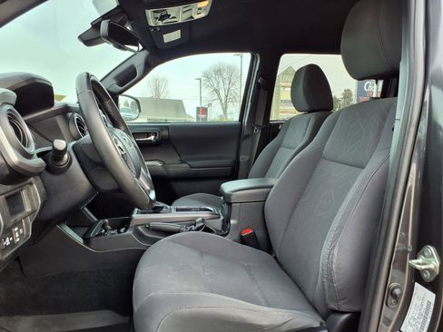 Used 2019 Toyota Tacoma TRD Off-Road image 6