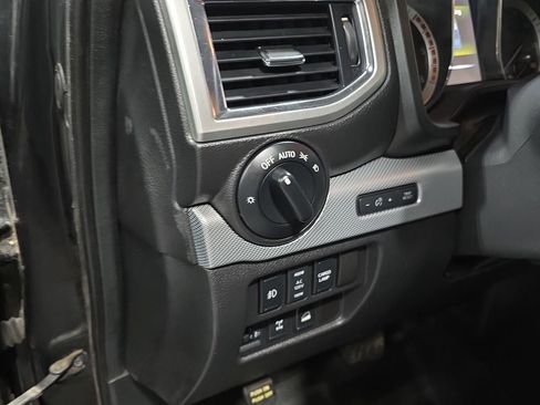 Used 2016 Nissan Titan PRO-4X image 10