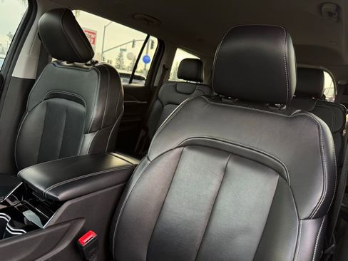 Used 2022 Jeep Grand Cherokee L Limited w/ Black Appearance Package image 16