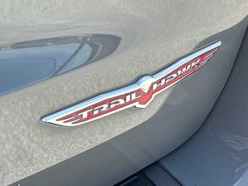 Used 2019 Jeep Grand Cherokee Trailhawk AWD/4WD image 11