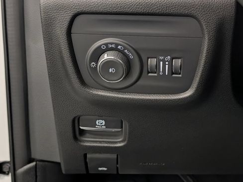 Used 2024 Jeep Grand Cherokee Limited AWD/4WD image 26