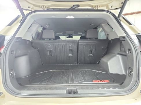 Used 2023 GMC Terrain SLE w/ Driver Convenience Package FWD image 43