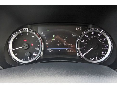Used 2023 Toyota Highlander XLE FWD image 17