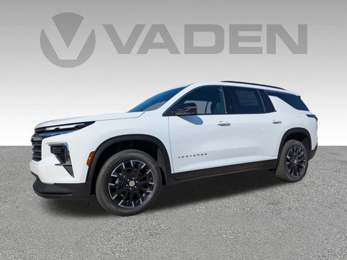 New 2026 Chevrolet Traverse LT image 2