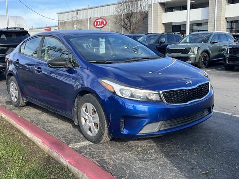 Used 2017 Kia Forte LX image 1