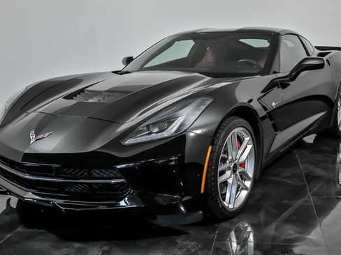 Used 2019 Chevrolet Corvette Stingray Coupe w/ Z51 1LT RWD image 5