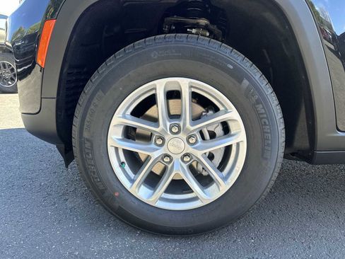 New 2025 Jeep Grand Cherokee Laredo X image 18