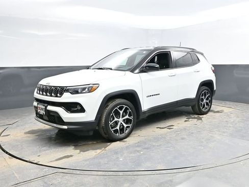 Used 2024 Jeep Compass Limited image 3