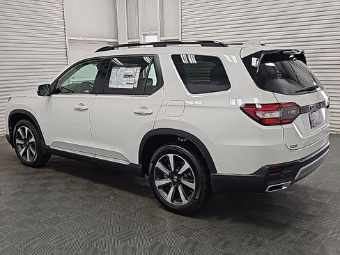 New 2025 Honda Pilot Touring image 5