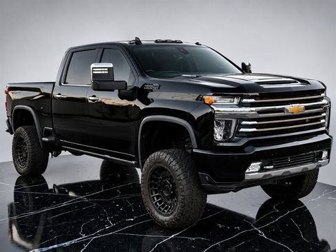Used 2020 Chevrolet Silverado 2500 High Country w/ Technology Package AWD/4WD image 1
