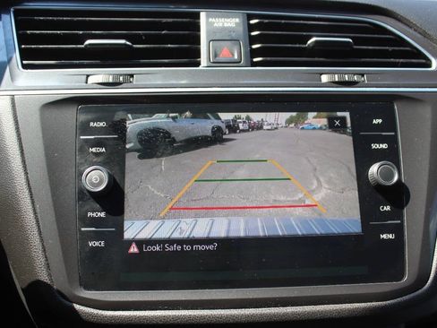 Used 2022 Volkswagen Tiguan SE FWD image 21