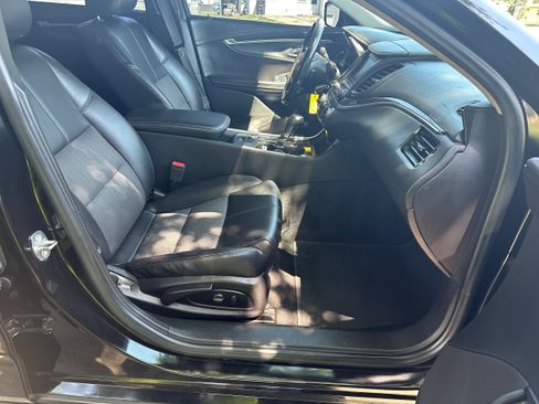 Used 2017 Chevrolet Impala LT FWD image 12