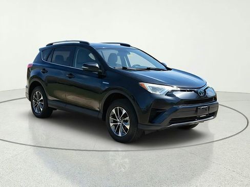 Used 2018 Toyota RAV4 LE AWD/4WD image 8