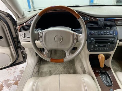 Used 2002 Cadillac De Ville DTS w/ Premium Equipment Pkg image 11