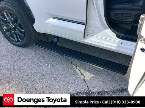 Used 2024 Toyota Sequoia Platinum image 30