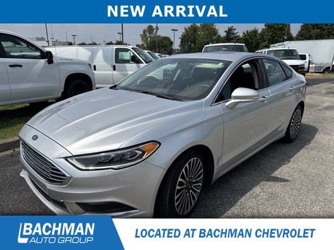 Used 2018 Ford Fusion SE w/ Fusion SE Technology Package FWD image 4