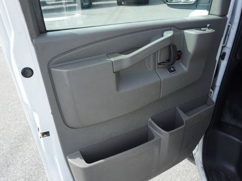 Used 2021 Chevrolet Express 2500 w/ Enhanced Convenience Package RWD image 13