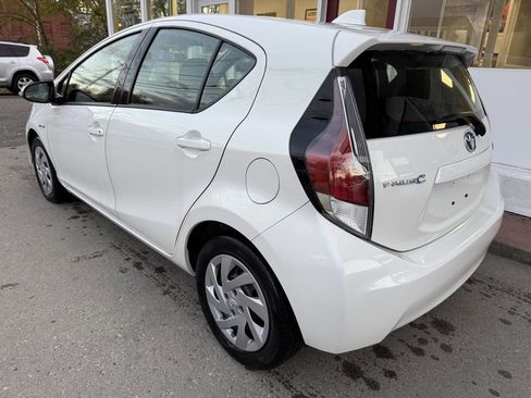 Used 2016 Toyota Prius C Three image 4
