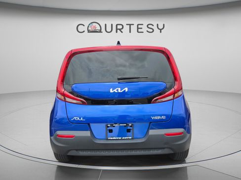 Used 2022 Kia Soul LX FWD image 2
