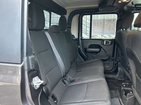 Used 2021 Jeep Gladiator Willys image 40