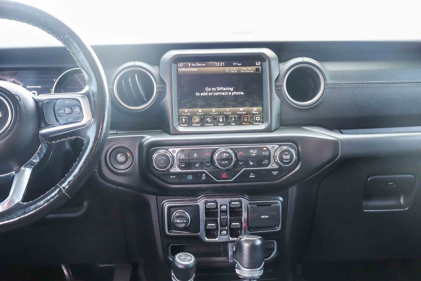 Used 2022 Jeep Wrangler Unlimited Sahara w/ Cold Weather Group AWD/4WD image 15