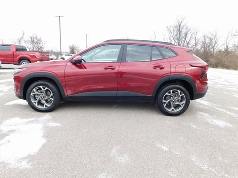Used 2025 Chevrolet Trax LT image 6