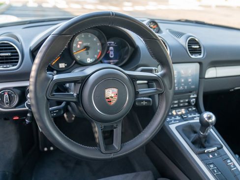 Used 2021 Porsche 718 Cayman GT4 image 15