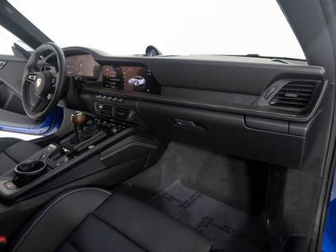 Certified 2025 Porsche 911 Carrera RWD image 33